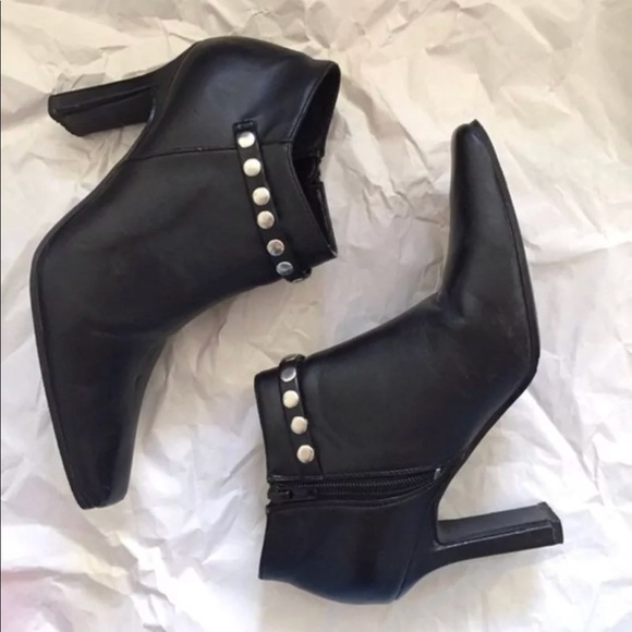 Wanted Shoes - Black heeled square-toe booties